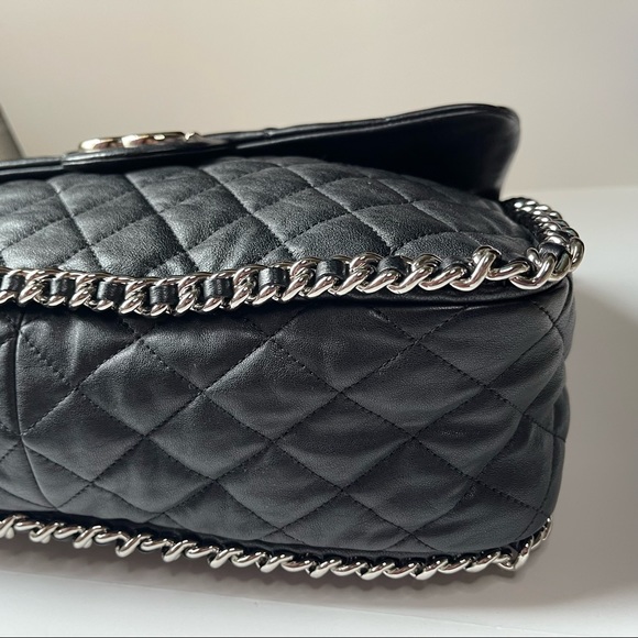 CHANEL Jumbo Washed Lambskin Quilted Maxi Chain
Around Flap Black - Picture 10 of 16